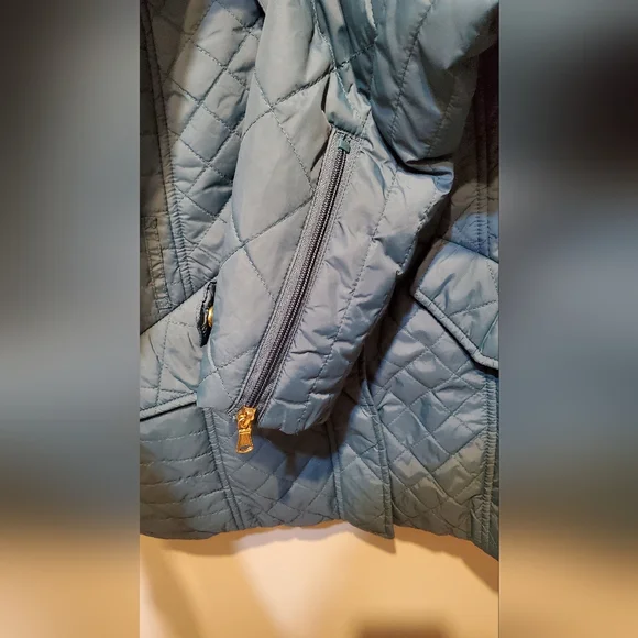 21. NWT Tahari Quilted Jacket - Picture 6 of 13